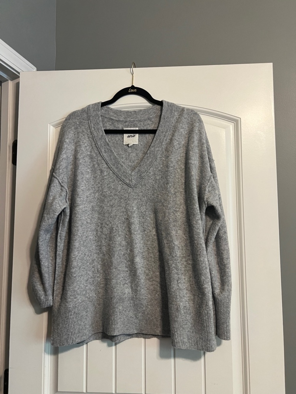 Aerie gray v neck sweater size S